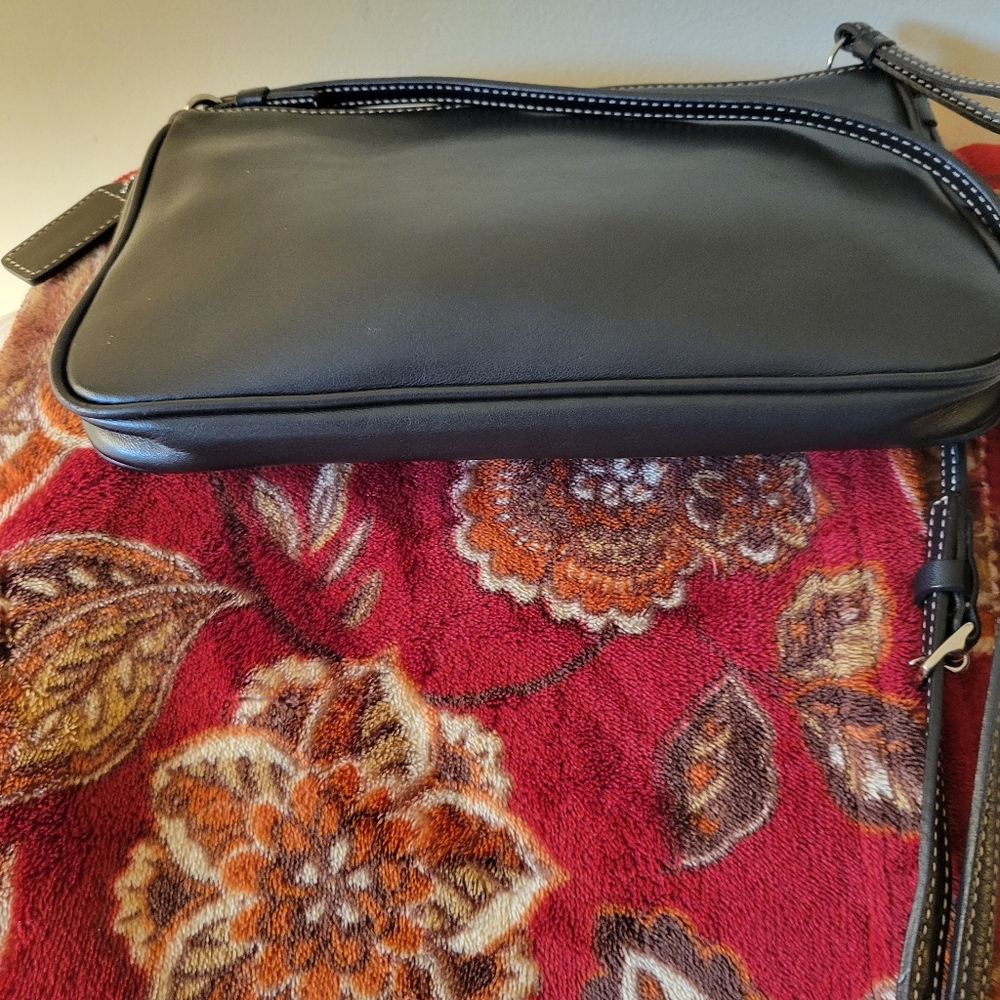 Coach slim Demi in black leather. - Picture 4 of 7